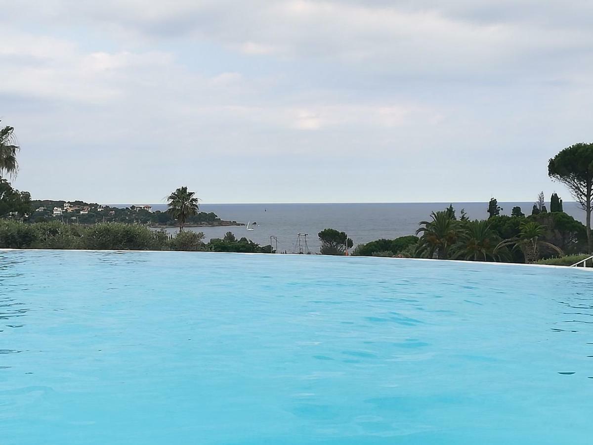 Cap Esterel Appartement Climatise Dans Le Centre Du Village Vacances Drammont エクステリア 写真