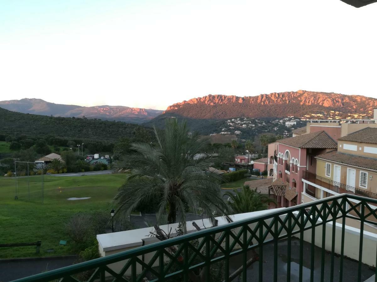 Cap Esterel Appartement Climatise Dans Le Centre Du Village Vacances Drammont エクステリア 写真