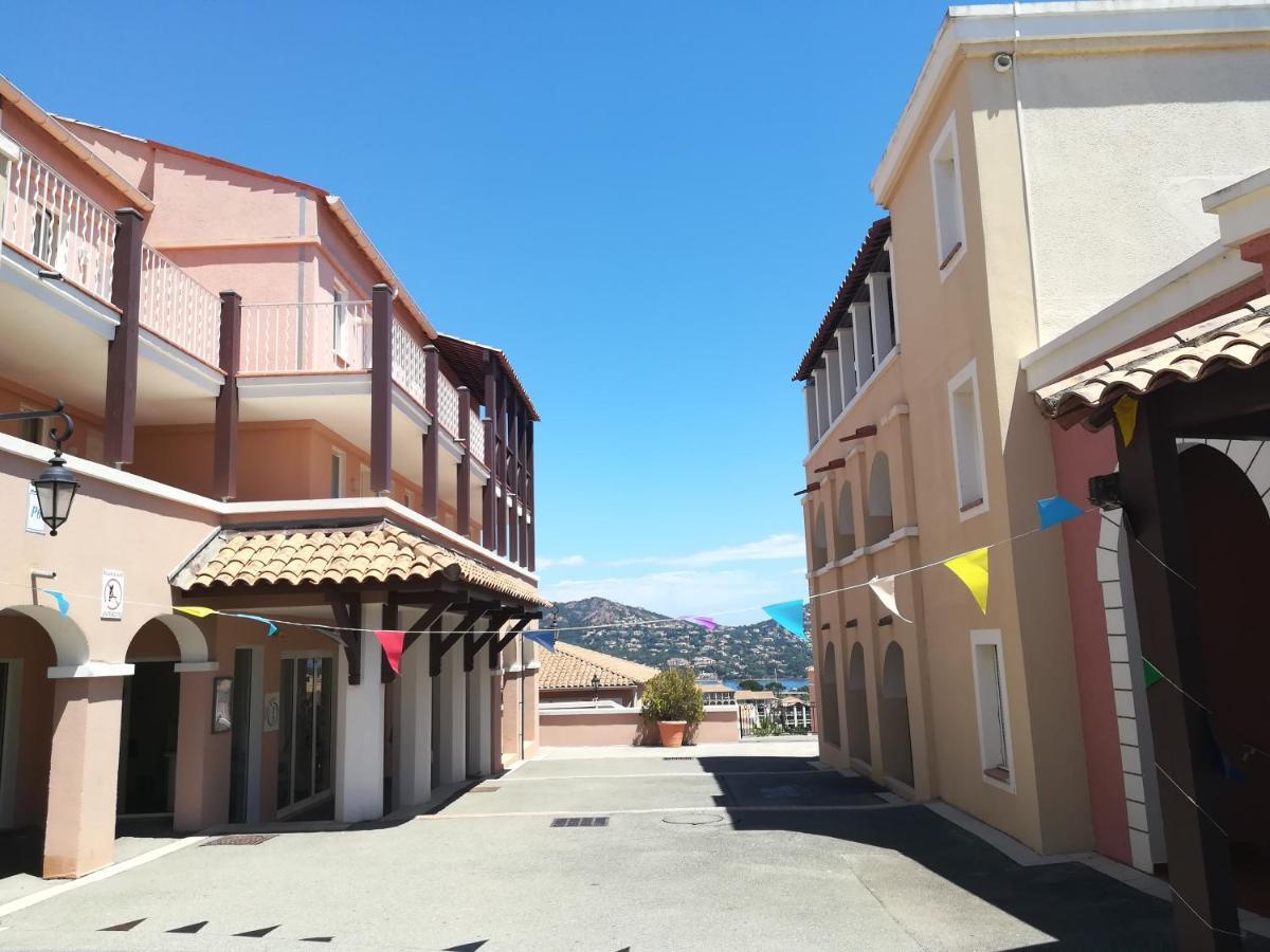 Cap Esterel Appartement Climatise Dans Le Centre Du Village Vacances Drammont エクステリア 写真